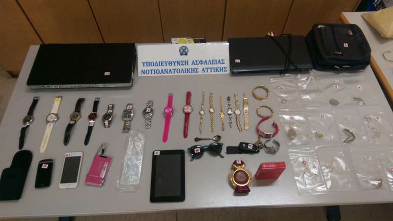 Άνοιγαν σπίτια με τραπουλόχαρτα, παραβίαζαν ανασφάλιστες εισόδους