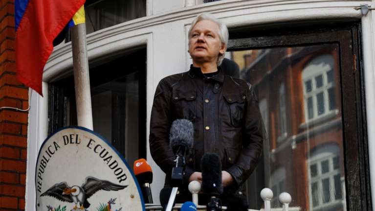 Εκουαδόρ προς Ασανζ: &quot;Φρόντιζε την γάτα σου &amp; καθάριζε την τουαλέτα σου!&quot;