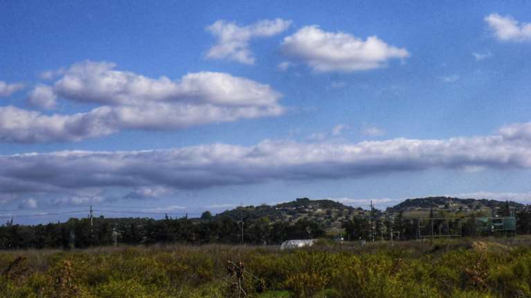 Αίθριος καιρός με βοριάδες, νεφώσεις και τοπικές βροχές