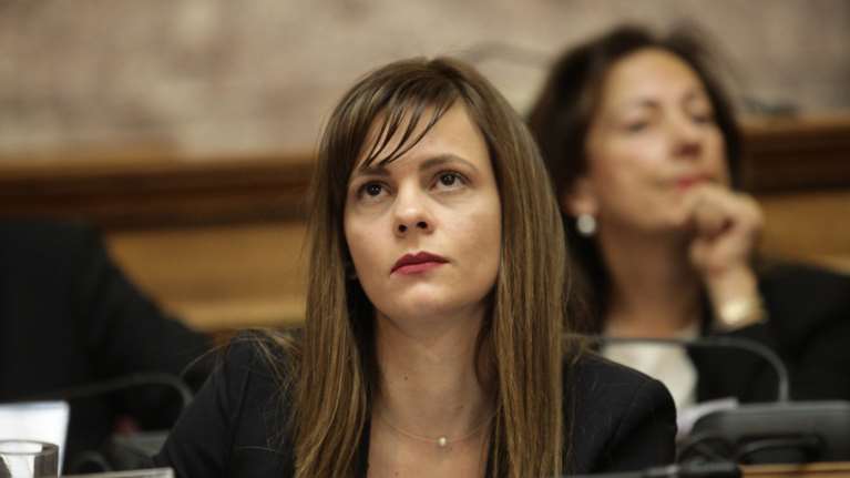 Αχτσιόγλου: 11 νέα προγράμματα για 88.500 ανέργους