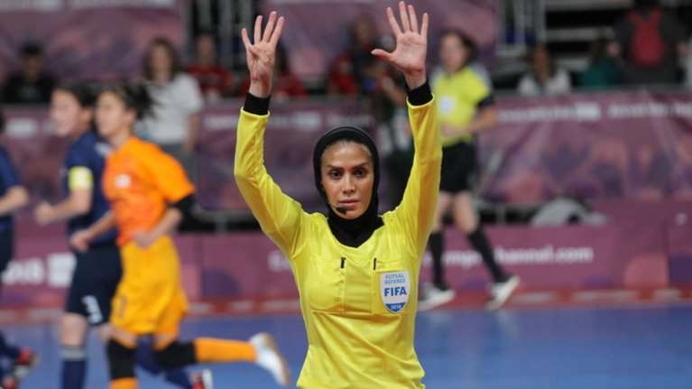 Η πρώτη γυναίκα διαιτητής futsal από το Ιράν