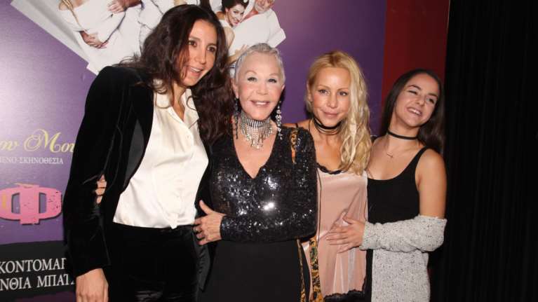 Η Ζένια Μπονάτσου αποκαλύπτει τι συμβαίνει στην οικογένεια της