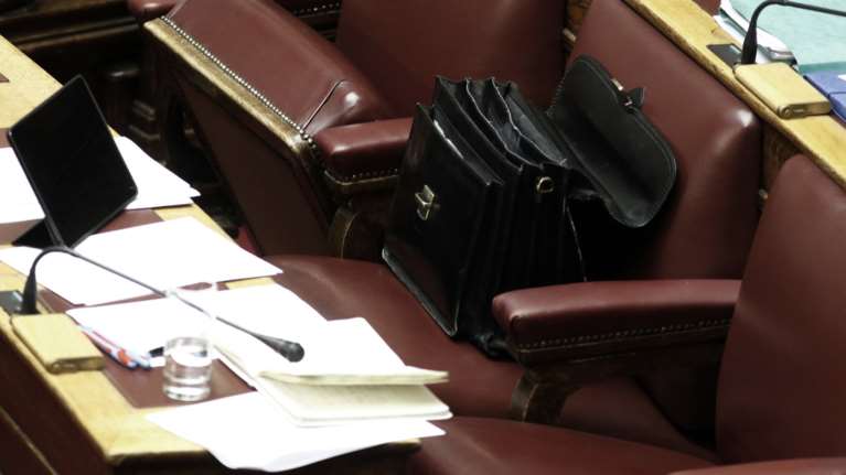 Φανερές αντιπολιτευτικές βολές για τα &quot;μυστικά κονδύλια&quot;