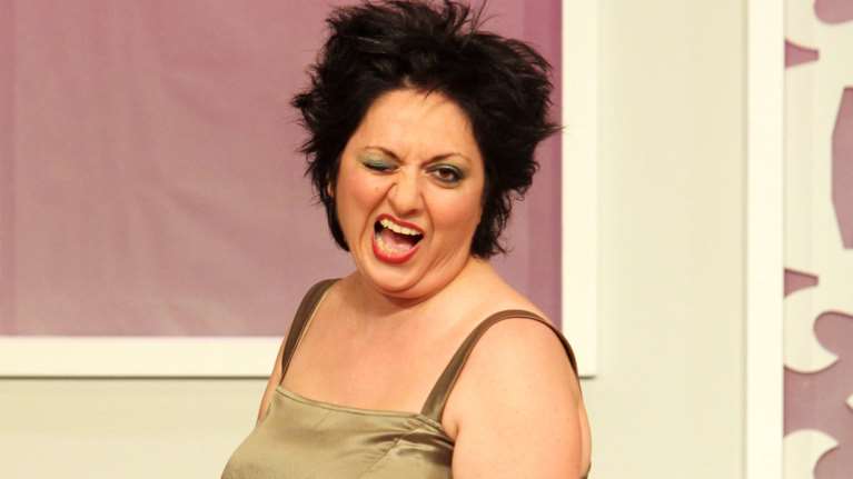 Έξαλλη η Σοφία Μουτίδου με τηλεθεατή: &quot;Σε όποιον γουστάρουμε θα απαντάμε&quot; [Βίντεο]