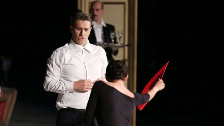 Κοκκινομάλλα και κούκλα ηθοποιός η νέα σύντροφος του Μπουρδούμη [Εικόνες]