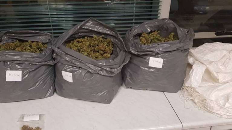 Από τα Ζωνιανά στο Ηράκλειο αγροτικό με σακιά χασίς (φωτο)