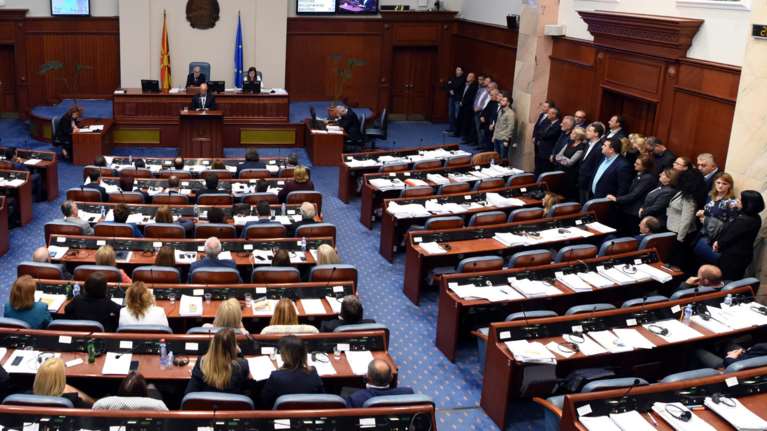 To VMRO διέγραψε 7 βουλευτές που ψήφισαν υπέρ