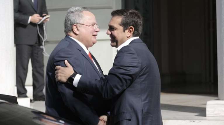 Τσίπρας: Φεύγεις σε ημέρα χαράς - Κοτζιάς: Είμαι παραιτηθείς αλλά ευτυχής