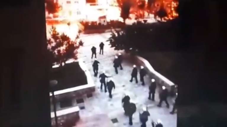 Ενταση  με οπαδούς του Ολυμπιακού έξω από το γήπεδο του ΟΦΗ - Βίντεο