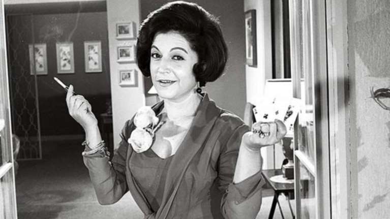 Ρένα Βλαχοπούλου: 19 χρόνια χωρίς την &quot;Κόμισσα της Κέρκυρας&quot; - Το απολαυστικό αφιέρωμα της Φίνος Φιλμ [βίντεο]