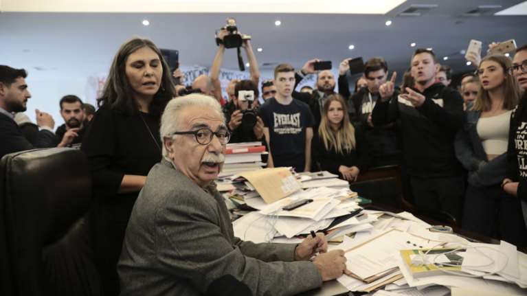 Πορεία μαθητών στο υπουργείο - μπήκαν στο γραφείο Γαβρόγλου