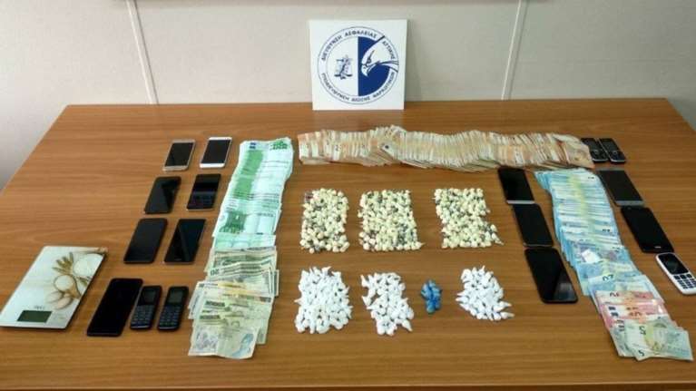 Αττική: Εξαρθρώθηκε σπείρα διακινητών ναρκωτικών σε νυχτερινά κέντρα