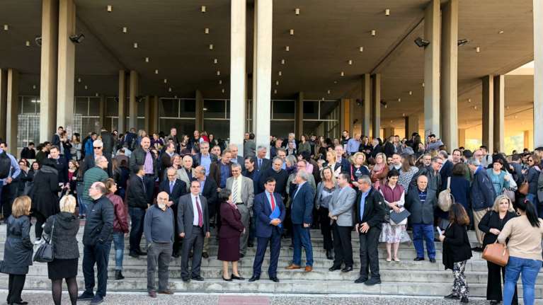 Μεγάλη κινητοποίηση στη Φιλοσοφική κατά του Ρουβίκωνα