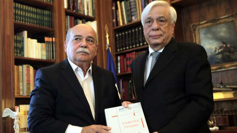 Παραδόθηκαν στον Παυλόπουλο 4 τόμοι του «φακέλου της Κύπρου»