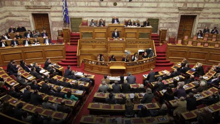 Παπαντωνίου, ανομία, εθνικά: Ολα στο «μίξερ» της πολιτικής αντιπαράθεσης