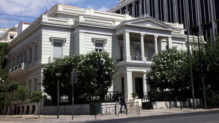 Σκληρή απάντηση ΥΠΕΞ σε Ακάρ: Όχι σε πλειοδοσία επιθετικής ρητορικής