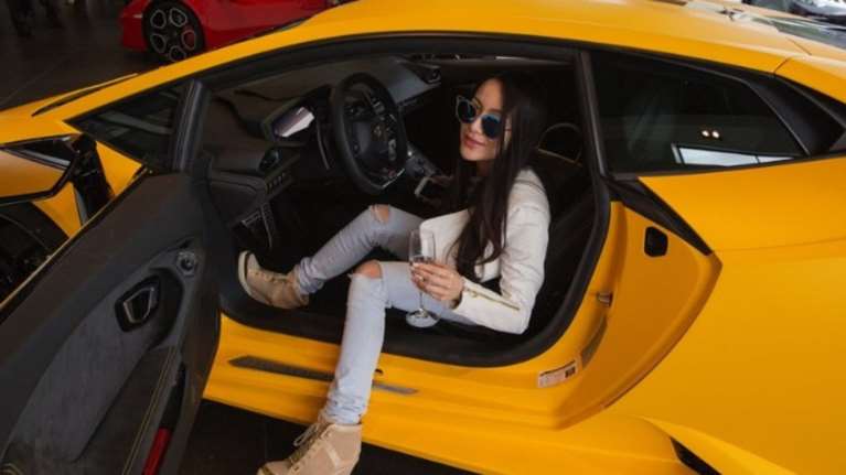 Κίνα: Οι νεόπλουτοι «σκοντάφτουν» στο Διαδίκτυο