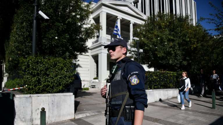 Για ένα... πιεσόμετρο εκκενώθηκε το ΥΠΕΞ