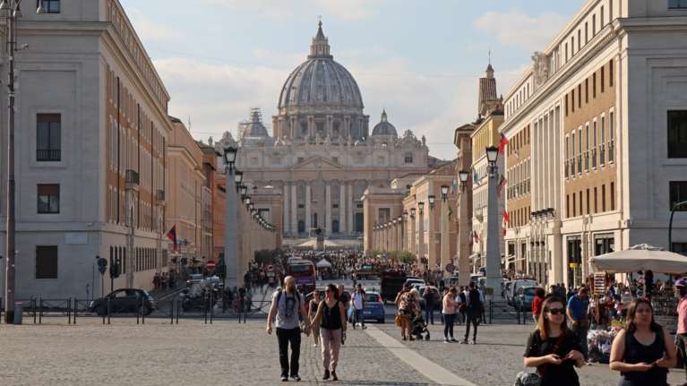 S&amp;P: Μετέβαλε το outlook της Ιταλίας σε «αρνητικό»