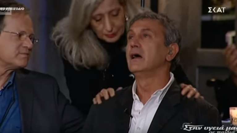 Κατέρρευσε ο Νταλάρας: Πέταξε το μικρόφωνο και ξέσπασε σε κλάματα