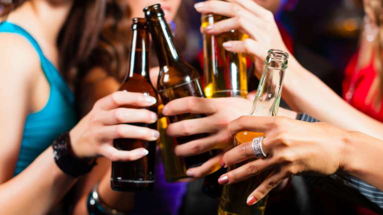 Μεθυσμένη μαθήτρια έξω από σχολείο στην Κρήτη