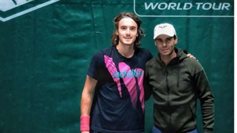 Προπόνηση με Ναδάλ, αγώνα με Τζουμούρ για τον Τσιτσιπά