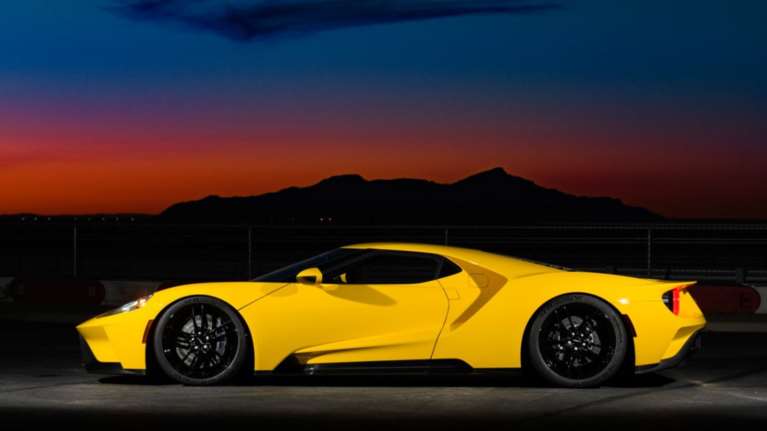 Οι Petrolheads ζουν και βασιλεύουν: Παρατείνεται η παραγωγή του Ford GT