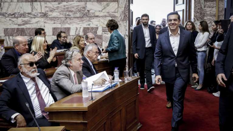 Βολές της αντιπολίτευσης στις προτάσεις Τσίπρα για Συνταγματική Αναθεώρηση