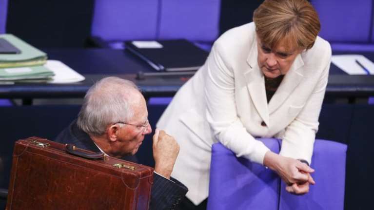 Σόιμπλε για Μέρκελ: Η Καγκελάριος είναι ακόμη αρκετά ισχυρή