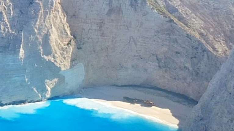 Ζάκυνθος: Άλλαξε χρώμα η θάλασσα στο «Ναυάγιο» μετά το σεισμό (βίντεο)