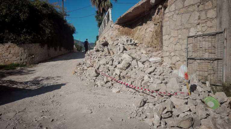 Αυτοψίες στη Ζάκυνθο μετά τον σεισμό: Ακατάλληλα 72 κτίρια