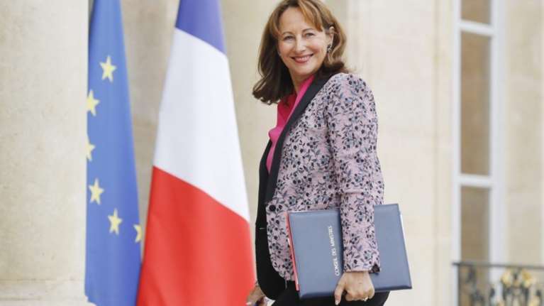 Η Σεγκολέν Ρουαγιάλ εκδικείται με το &quot;γάντι&quot; την απιστία Ολάντ