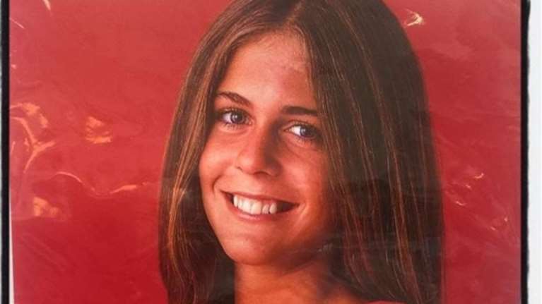 Blast from the past: Ποια διάσημη ηθοποιό & σύζυγο υπέροχου σταρ βλέπετε;