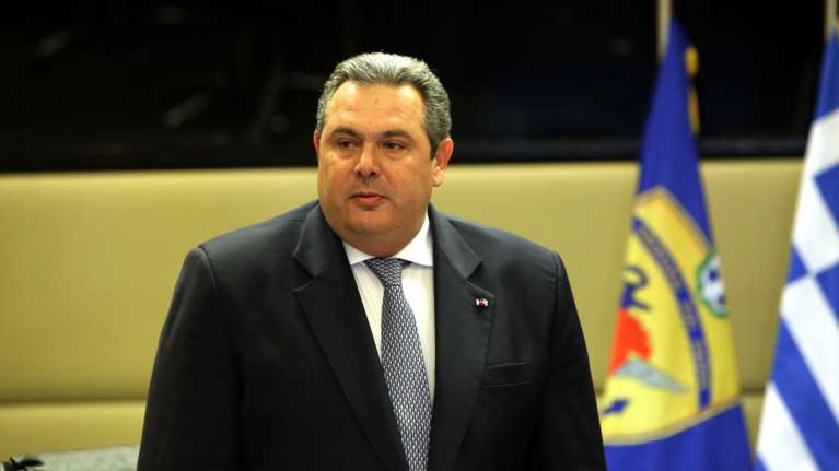 Γιατί η ΝΔ βάζει στο στόχαστρο τον «αδύναμο κρίκο» Πάνο Καμμένο