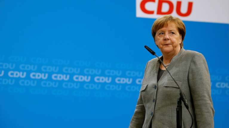 Συνωστισμός υποψηφίων: 12 δελφίνοι για τη θέση της Μέρκελ
