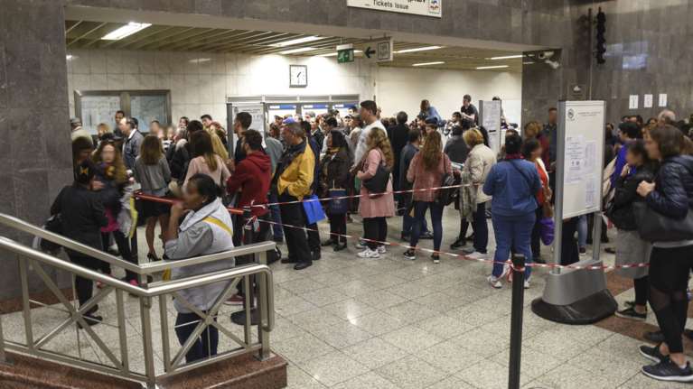 Καθυστερήσεις δρομολογίων και &quot;ουρές&quot; στο Μετρό - Τι φταίει;
