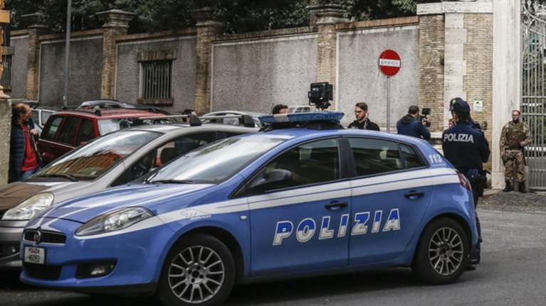 Ο μαφιόζος ζητά να δει τον Σαλβίνι και κρατά 4 ομήρους στο ταχυδρομείο