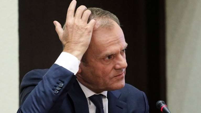 Επτά ώρες κατέθετε ο Ντ. Τουσκ για το σκάνδαλο με εταιρεία-πυραμίδα