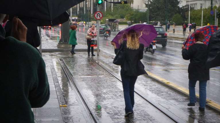 Λασποβροχές την Πέμπτη, αλλά και καταιγίδες με τα φαινόμενα τοπικά έντονα