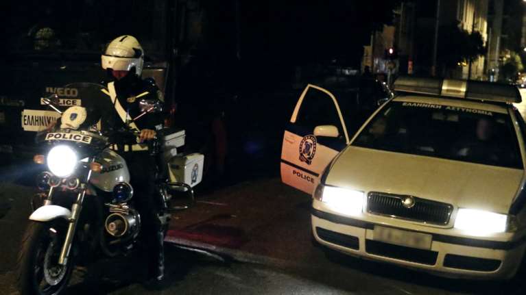 Άγρια συμπλοκή στην Ομόνοια με δύο τραυματίες και δύο συλλήψεις