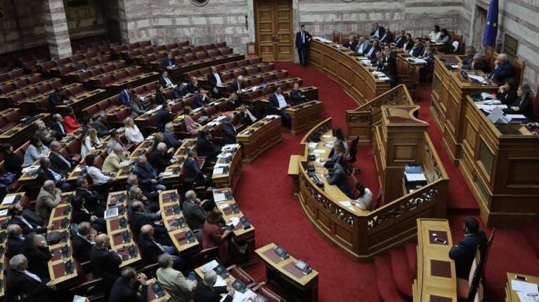 Βουλή: Αντιπαράθεση για τον Κωνσταντίνο Κατσίφα