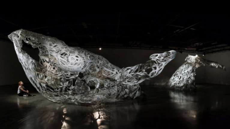 Μια γαλάζια φάλαινα από χαρτί από την Ναχόκο Κότζιμα