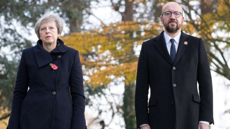 Αυτοκίνητο έπεσε στην αυτοκινητοπομπή της Τερέζα Μέι και του Σ. Μισέλ