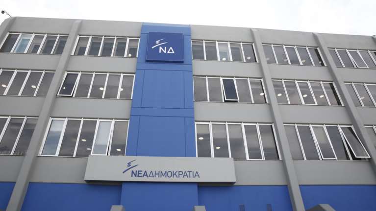 ΝΔ: Ο πρωθυπουργός υποτιμά τη νοημοσύνη μας-Βασιλιάς του λαϊκισμού