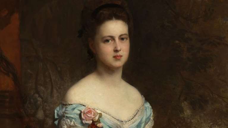 Πολύτιμα φορέματα και κοσμήματα σε έκθεση στο Μπάκιγχαμ