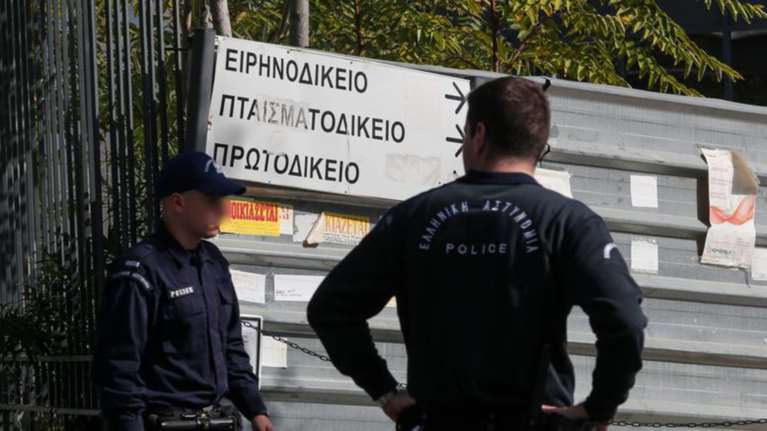 «Πυρά» αστυνομικών σε Αρχηγείο και Υπουργείο Προστασίας