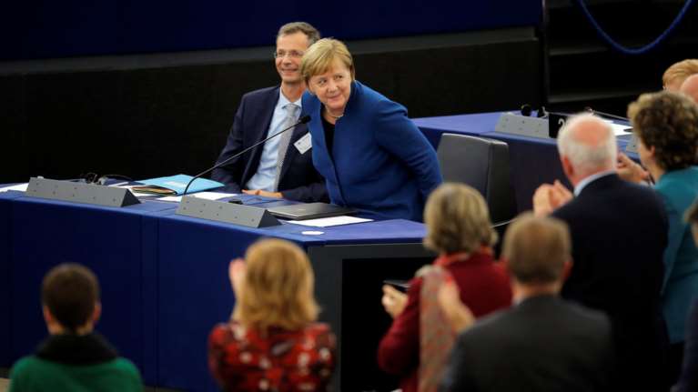 Υπέρ «ενός αληθινού ευρωπαϊκού στρατού» η Μέρκελ