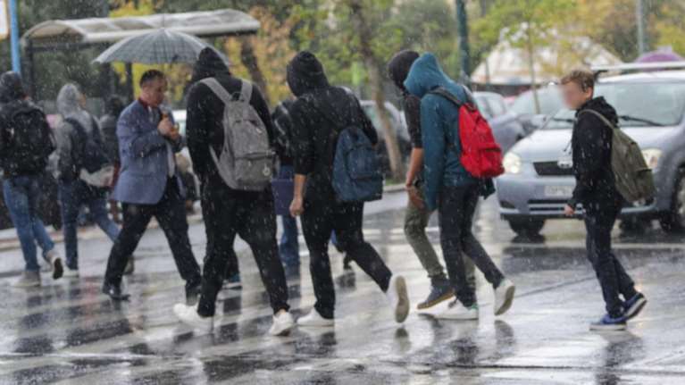 Πτώση της θερμοκρασίας και συννεφιά με τοπικές βροχές