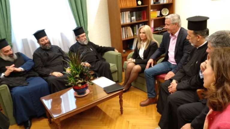 Γεννηματά: Ως εδώ! Θύματα του κ. Τσίπρα οι Έλληνες ιερείς