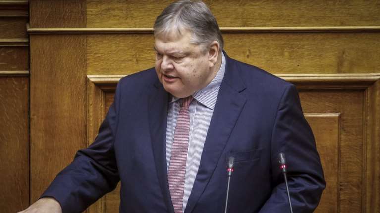 Βενιζέλος για Σημίτη: Ματαιοπονούν και εκθέτουν τη Δικαιοσύνη